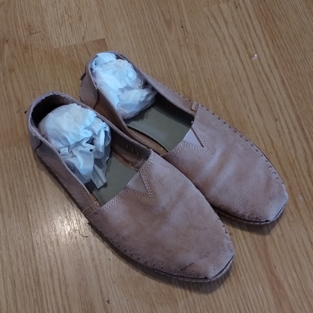 TOMS Suede Loafers (8)